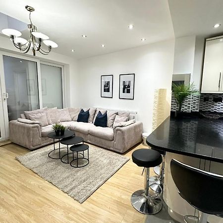 Modern Room In Spacious Home 伦敦 外观 照片